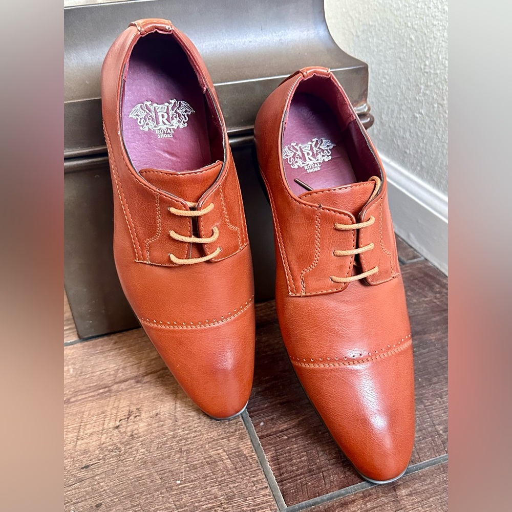 Royal Shoes Caramel Oxfords, 7.5. NEW without tags.